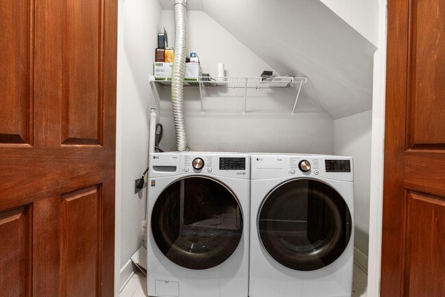 Building Photo - 975 N 6th St