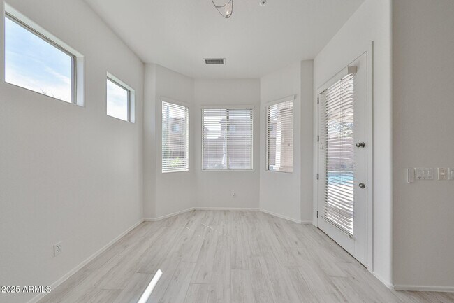 Building Photo - 30870 N 125th Dr
