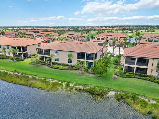 Building Photo - 10805 Tarflower Dr