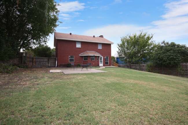 Building Photo - 1406 Westbriar Dr
