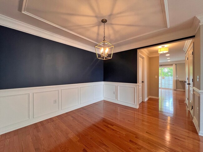 Building Photo - 4170 Bunker Hill Dr N