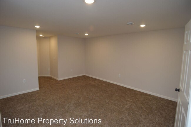 Building Photo - 3 br, 3.5 bath House - 1079 Thames Court