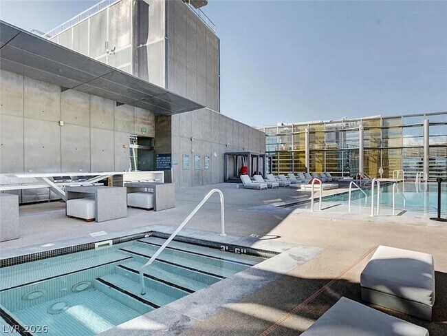 Building Photo - 3722 S Las Vegas Blvd