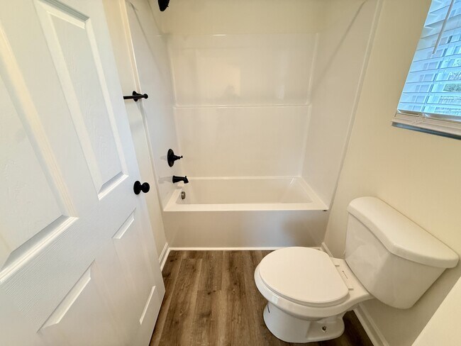 Building Photo - 103 Oakwood Meadows Dr