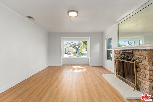 Building Photo - 2522 Armacost Ave