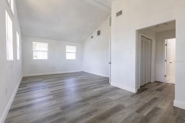 Building Photo - 6906 N Lynn Ave