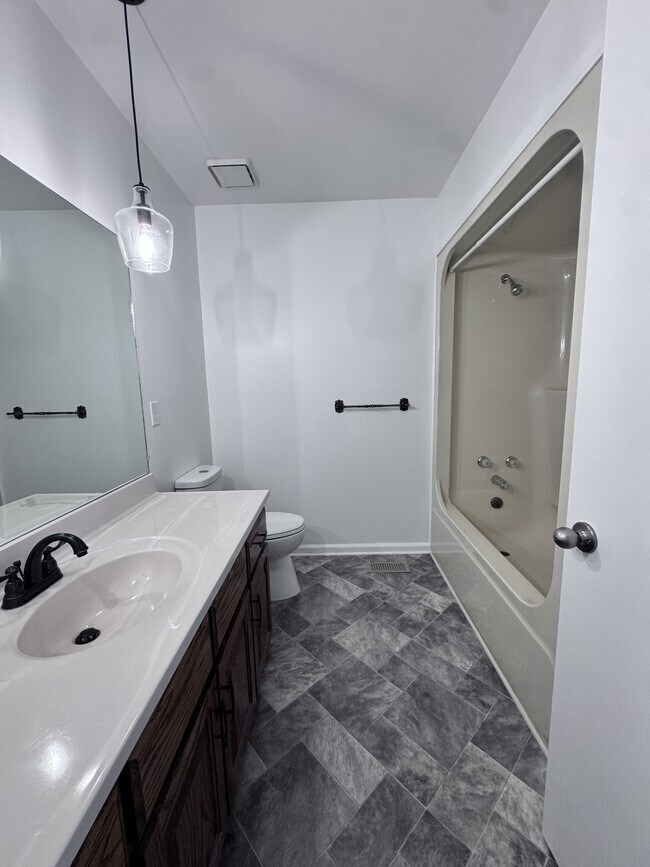 Building Photo - 49 Kingfisher Ln