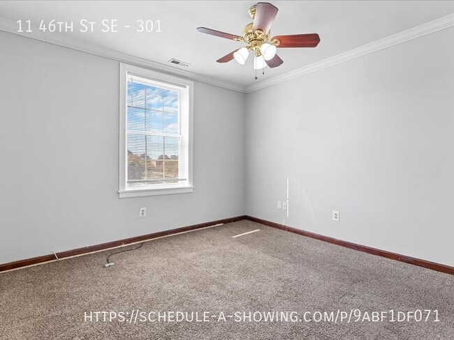 Building Photo - Spacious condo with Utilities included