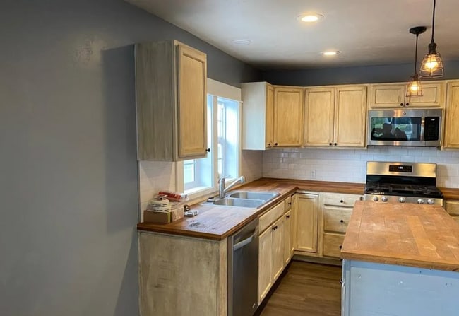Building Photo - 4 Bedroom 2 Bath in Townsend!