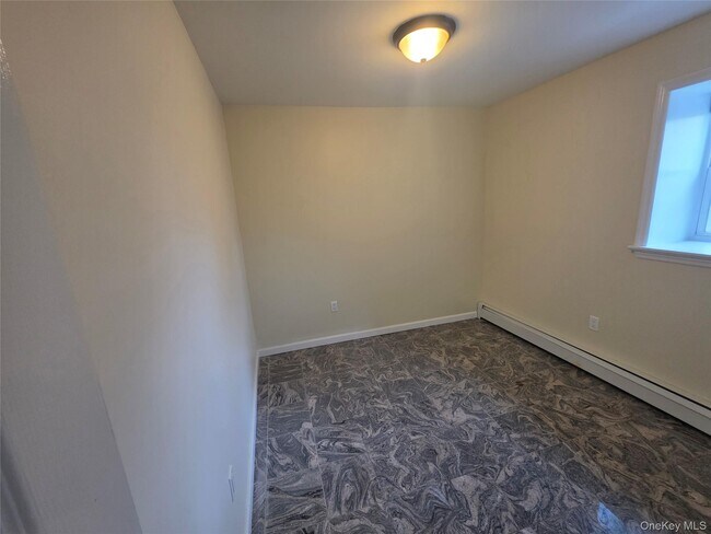 Building Photo - 28 Hasbrouck St