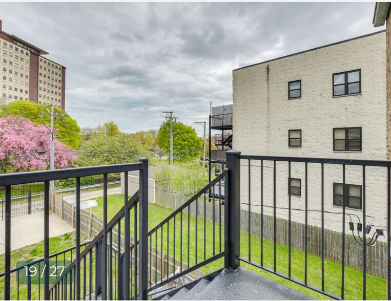 Building Photo - 4241 S Langley Ave