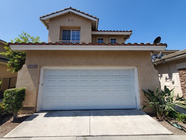 Primary Photo - Wonderful 3 Bedroom 2.5 Bath Home in the h...