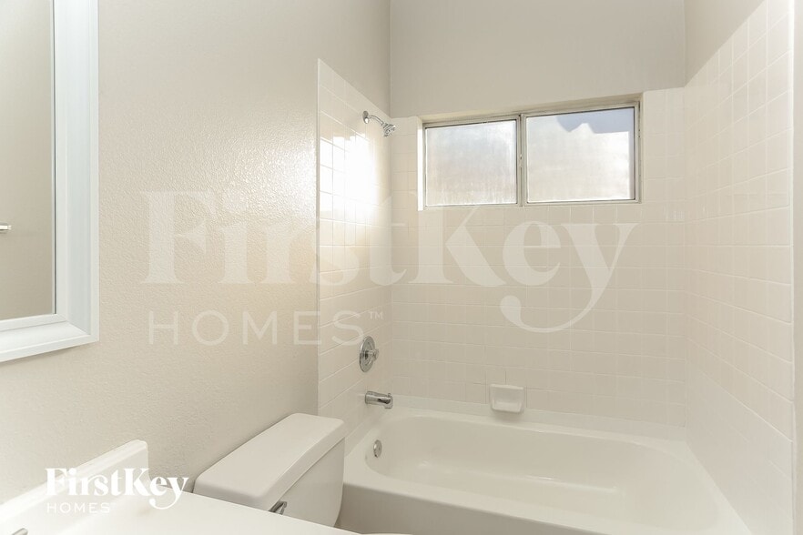 Building Photo - 5008 Camino Del Santo Pkwy