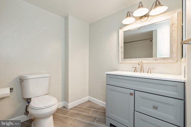 Building Photo - 10101 Grosvenor Pl