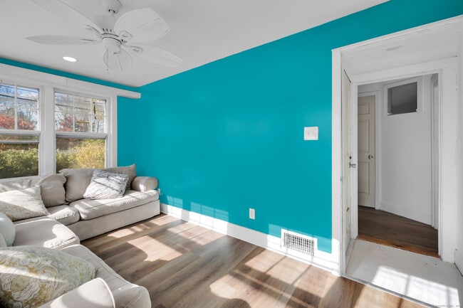 Building Photo - 945 Glastonbury Turnpike