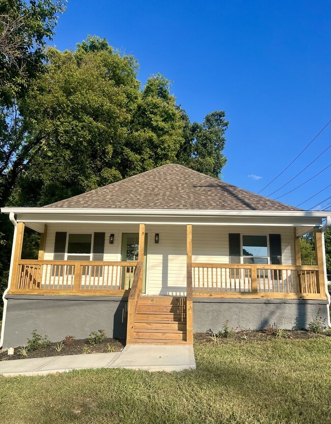 Building Photo - Charming 3-Bed, 2-Bath Gem on Arlington Ave