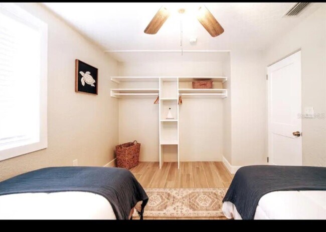 Building Photo - 54 Rivershore Dr