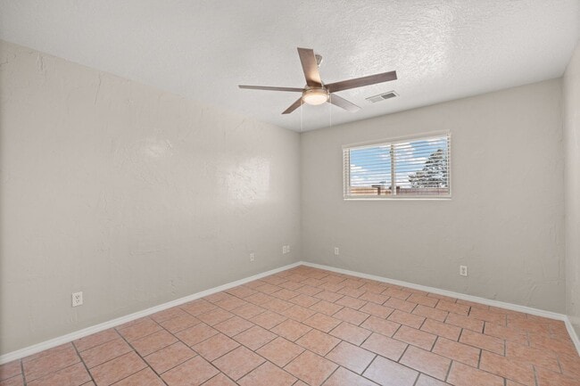 Building Photo - 530 Arizona St