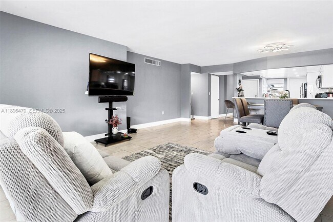 Building Photo - 1750 NE 191st St