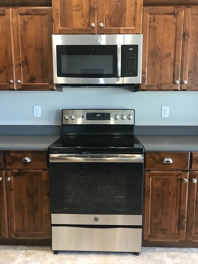 Building Photo - Beautiful Like New 4 bedroom home in Washington Fields!