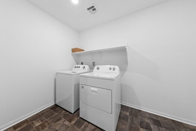 Building Photo - Modern 3-Bedroom + Loft Near VA Hospital