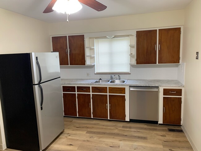 Kitchen - 261 S Sylvan Ave