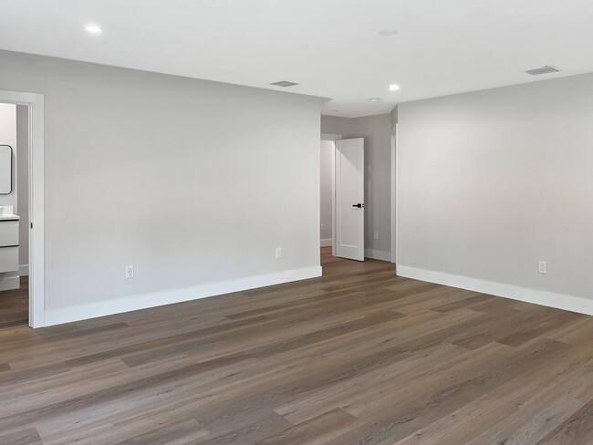 Building Photo - Fully Remodeled Snell Isle Luxury Home - A...