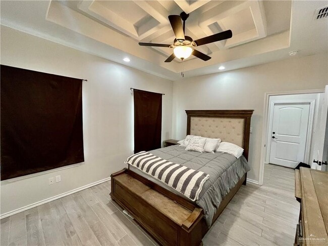 Building Photo - 19 Fuerte Ave