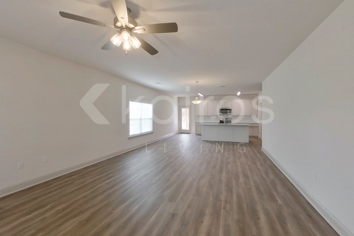 Building Photo - 8118 S Hendrick Dr