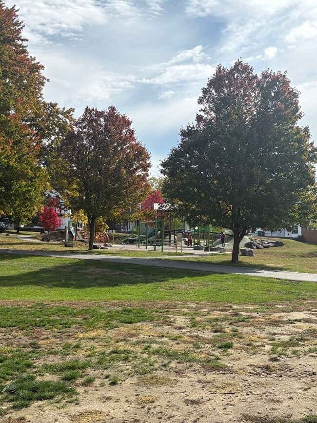 Building Photo - 50% off 1st months rent, 4/1 move in. Bright 2-Bedroom Condo in Presidential Park, Lowell, MA