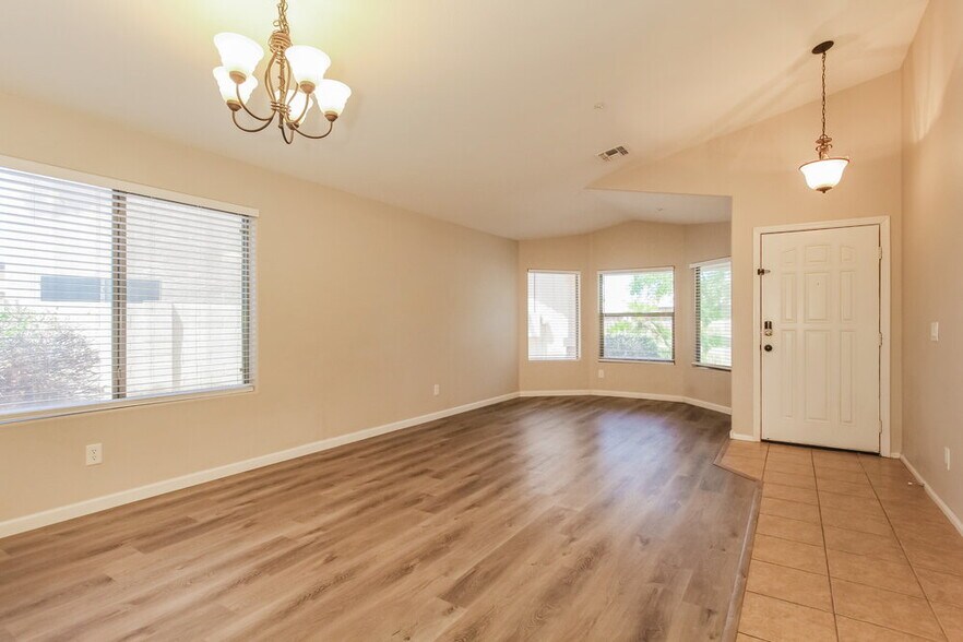 Building Photo - 8026 S 48th Dr