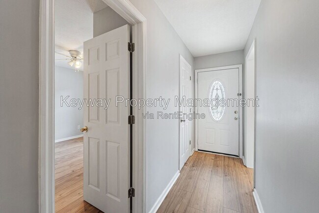 Building Photo - 107 Stonington Ln SW