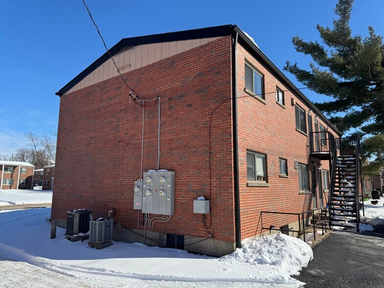 Building Photo - 3948 Brittany Cir