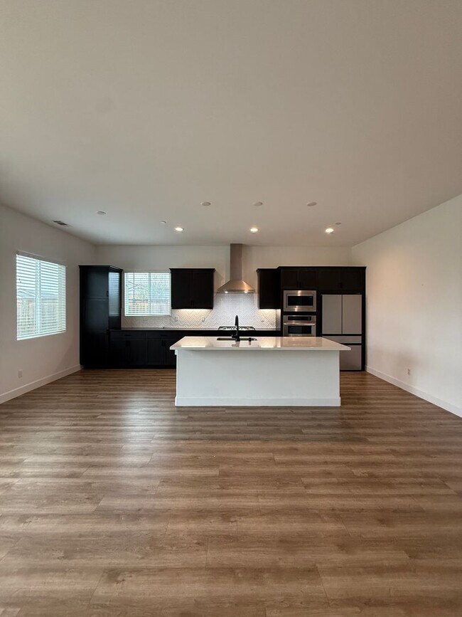 Building Photo - Executive Single-Story Living in Vintage Ranch/Rice Ranch Community