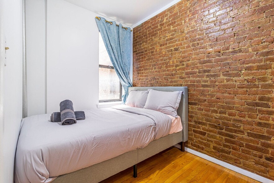 Building Photo - 1617 3rd Ave