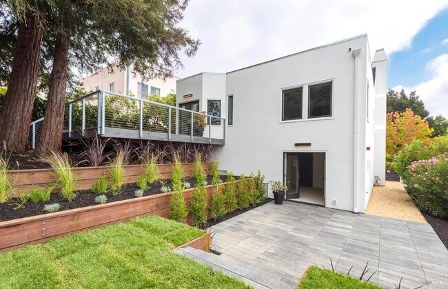 Building Photo - 1309 Nye St