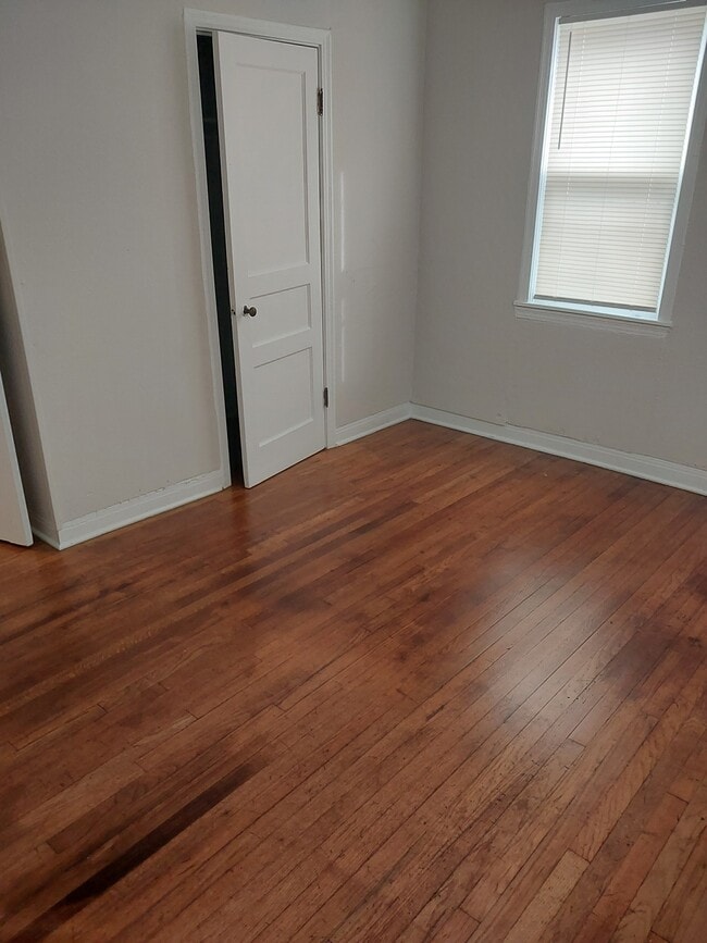 Building Photo - 1303 S Summit St