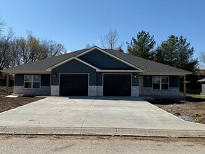 Building Photo - 11866-11868 Ridgeway Dr