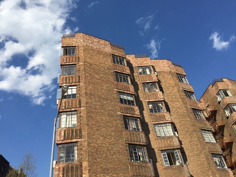 Building Photo - 135 W 225th St