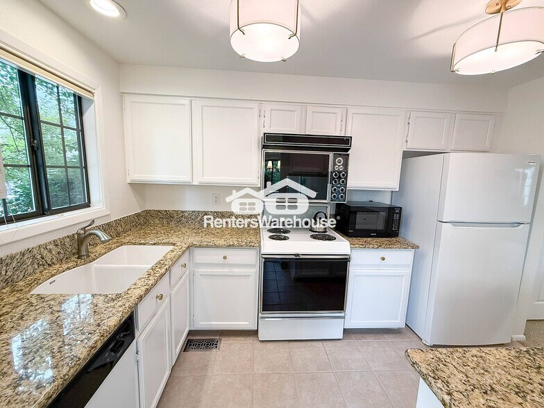 Building Photo - 4877 Darwin Ct