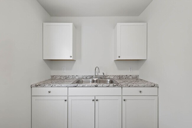 Building Photo - 1316 Sunnyview Dr