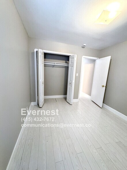 Building Photo - 924 Allerton St