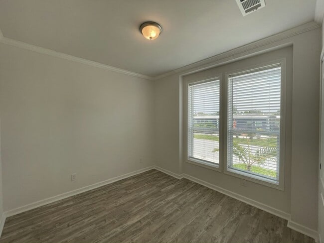 Building Photo - 960 Zacapa Ave