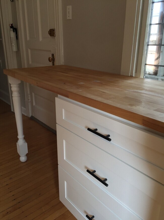 Building Photo - 3448 W Drummond Pl