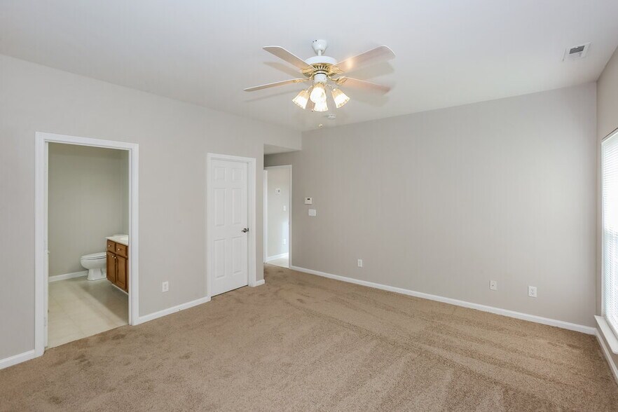 Building Photo - 9908 Spring Park Dr