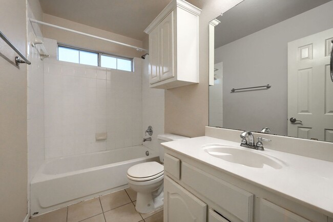 Building Photo - Stunning 6-Bedroom Home with Spacious Backyard and Modern Upgrades