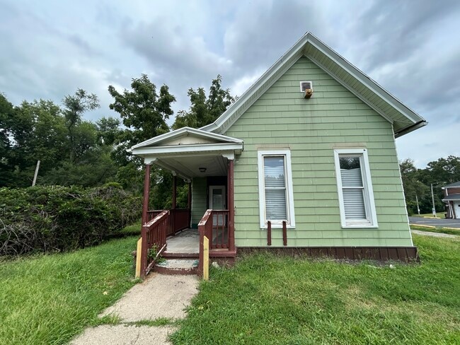 Primary Photo - 511 N Jackson St