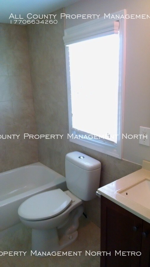 Building Photo - 4646 Pinecrest Dr