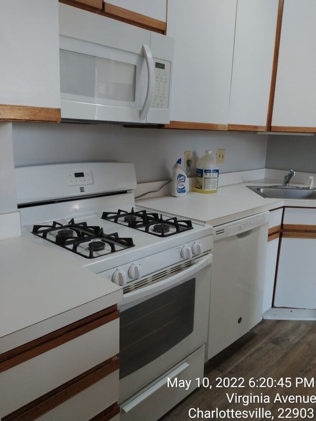 Building Photo - 403 14th St NW