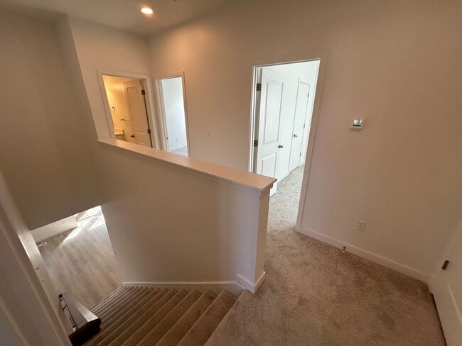 Building Photo - Amazing 4 Bed, 3.5 Daybreak Home with Office